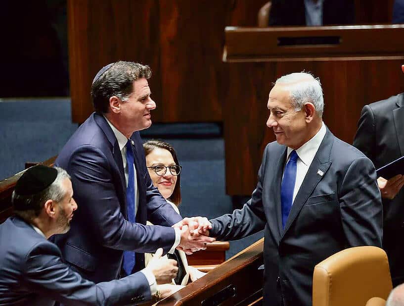 ראש הממשלה בנימין נתניהו והשר רון דרמר בכנסת