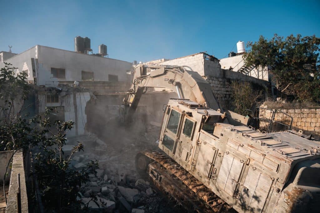 טרקטור הורס בית של מחבל בחטיבת מנשה