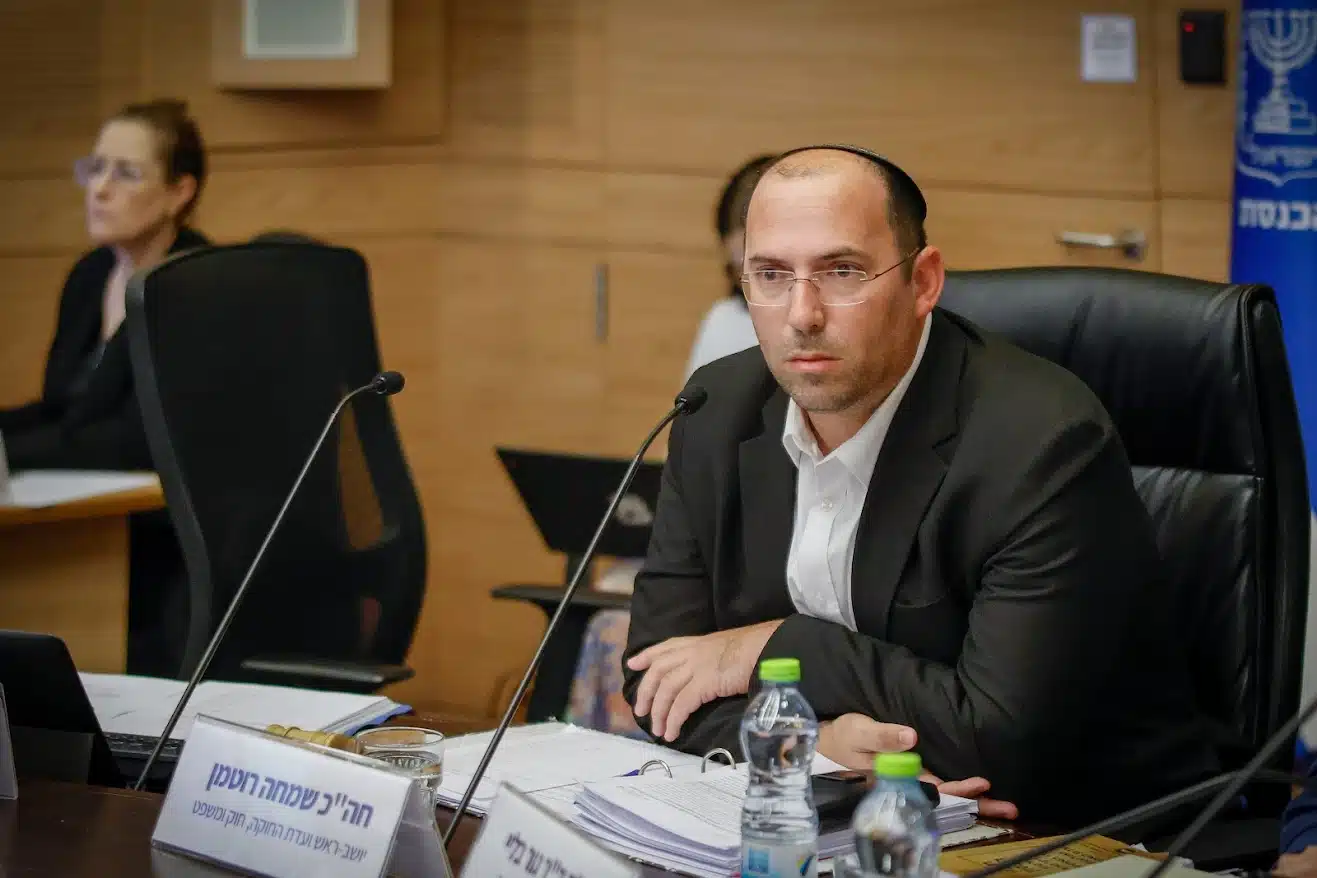 יו"ר הועדה ח"כ שמחה רוטמן.