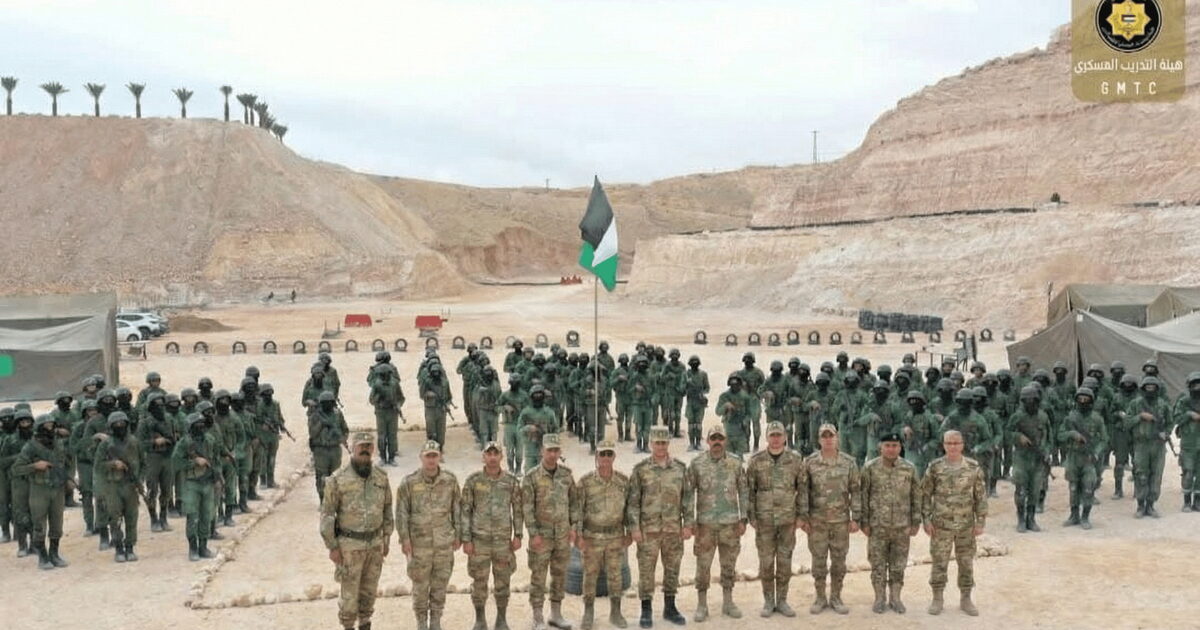 המחבלים של הרשות הפלסטינית במסדר באימונים