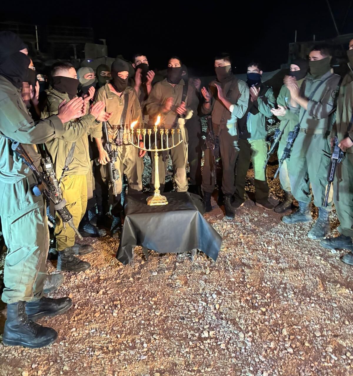 גדוד 601 שנמצא תחת חטמ"ר 769 בהדלקת נר עם תושבי קריית שמונה