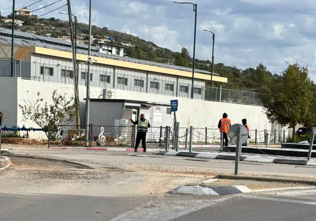 הכיכר שיש בה את השיפוצים, והתשתיות מים בקרני שומרון