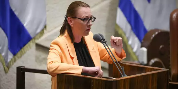 ח"כ יוליה מלינובסקי נואמת במליאת הכנסת.