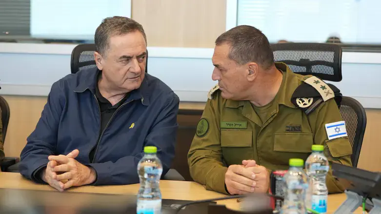 ישראל כץ עם הרמטכ"ל אייל זמיר. צילום: דוברות משרד הביטחון