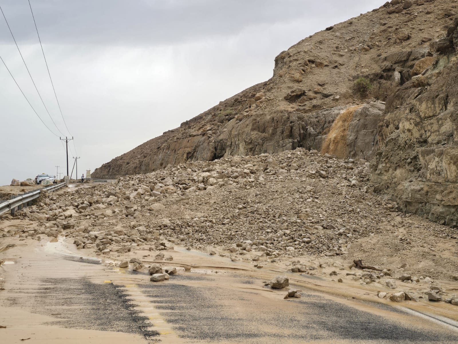 כביש 90 נחסם לתנועה עקב סחף של סלעים בעקבות השיטפונות