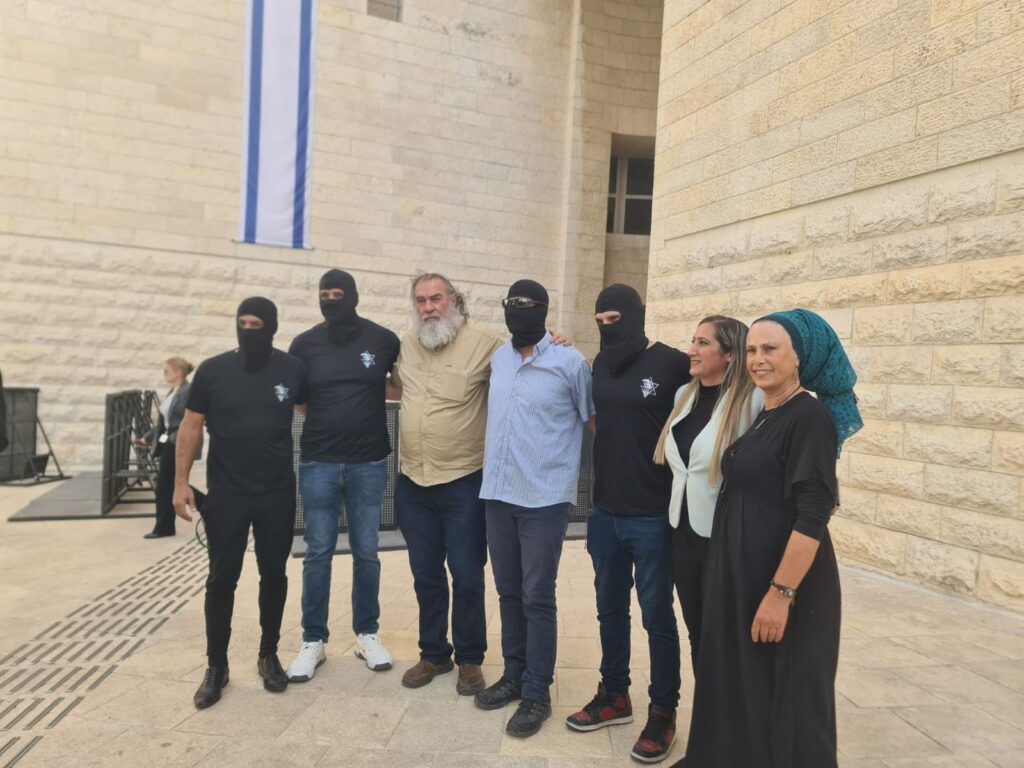 לוחמי כוח 100