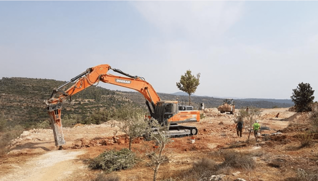 עבודות בניה במגרון.