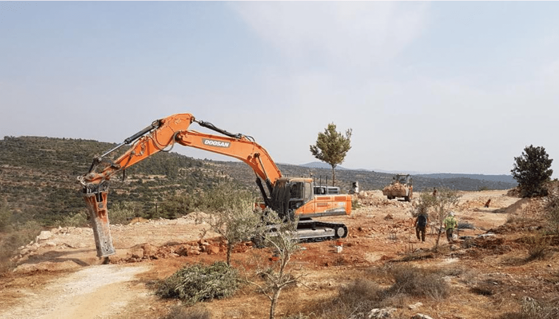 עבודות בניה במגרון.