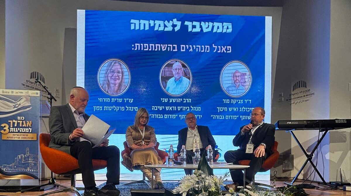 מימין לשמאל: צביקה מור, יהושוע שני, שרית מזרחי ואבי רט. 