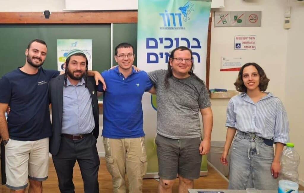 יו״ר ועדת חינוך עם סטודנטים מתא דרור. צילום: תא הסטודנטים דרור