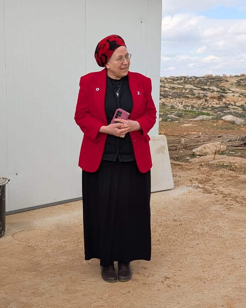 השרה סטרוק וראש המועצה אזולאי בסיור בחוות