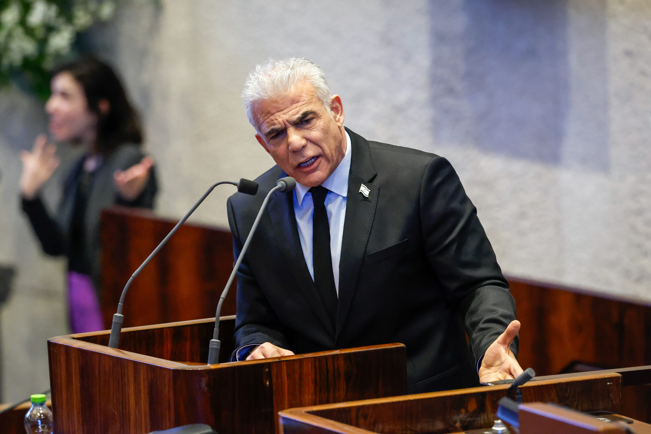 יו"ר האופוזיציה יאיר לפיד נואם בכנסת