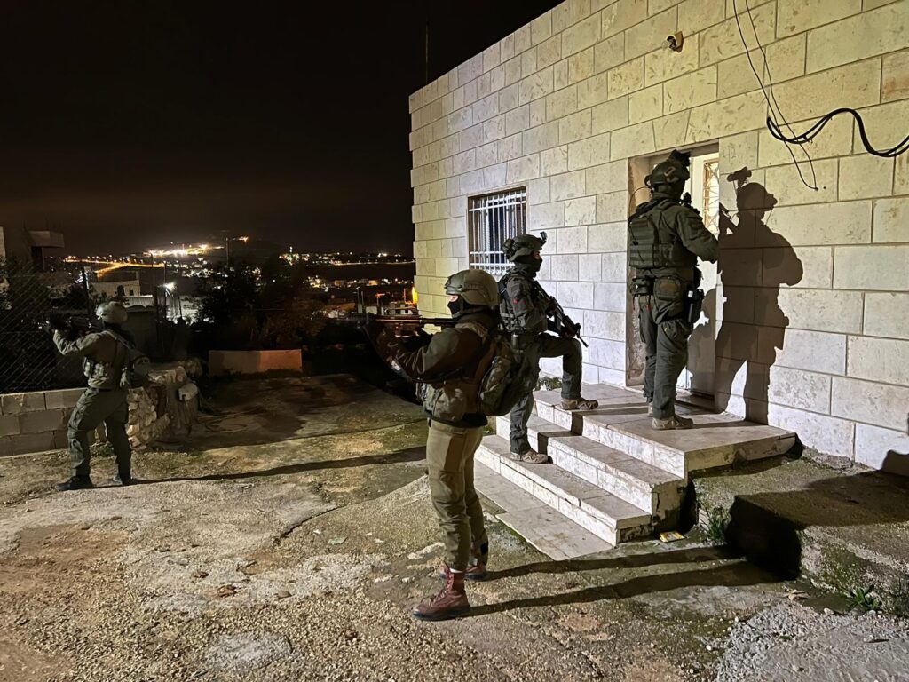 פעילות כוחותינו בכפר חרמלה שבחטיבת עציון