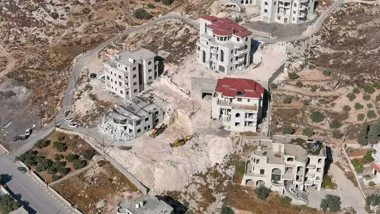בנייה ערבית בלתי חוקית, מחמס