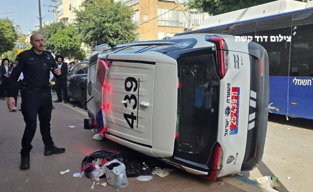 מפגינים בבני ברק הפכו ניידת משטרה
