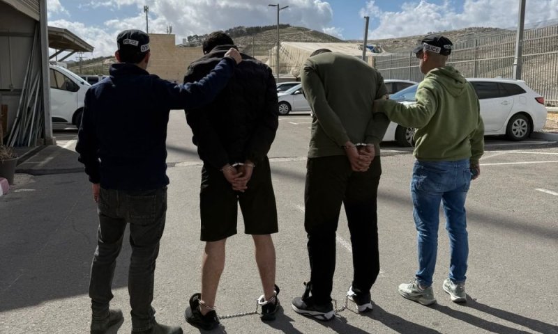 פלסטינים נעצרו בחשד להשלכת בקבוקי תבערה