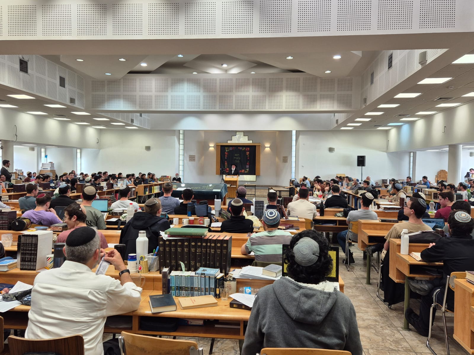 הרב קלמן בר בישיבת מעלה אדומים