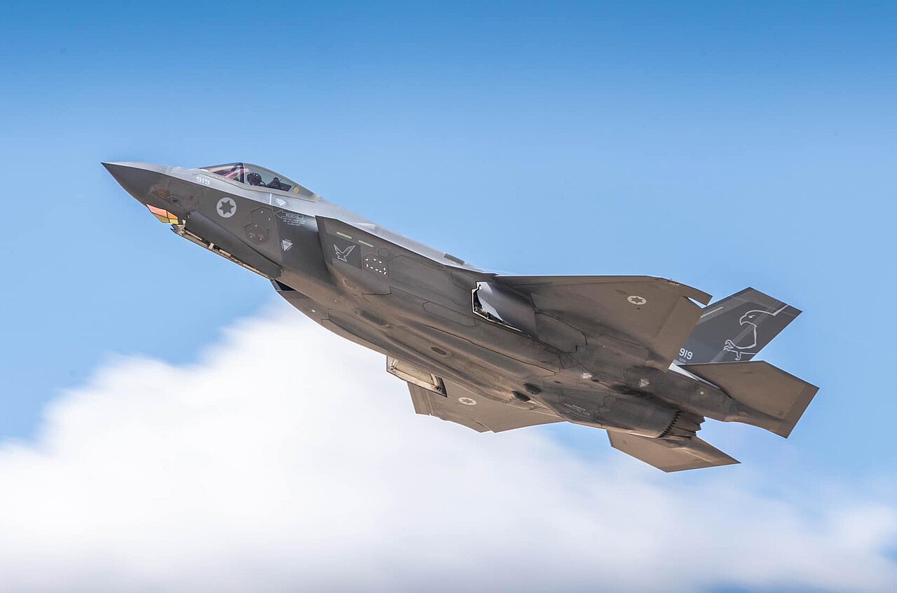 מטוס F35 בדרכו לתקיפה