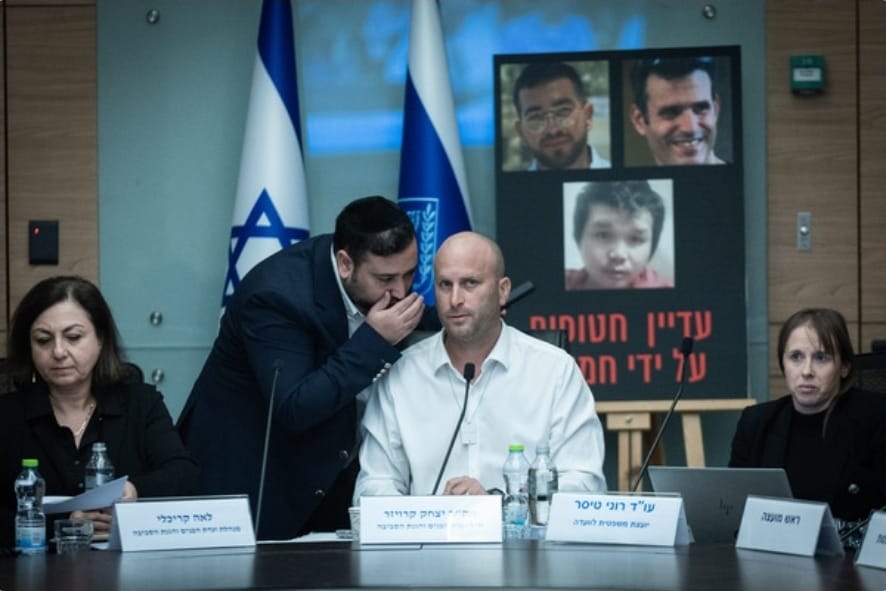העוזר פרלמנטרי אליאור עזרן עם ח"כ קרויזר