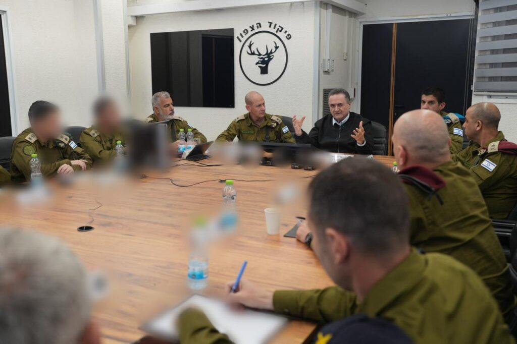 שר הביטחון, ישראל כ"ץ, בפיקוד צפון. צילום: דוברות