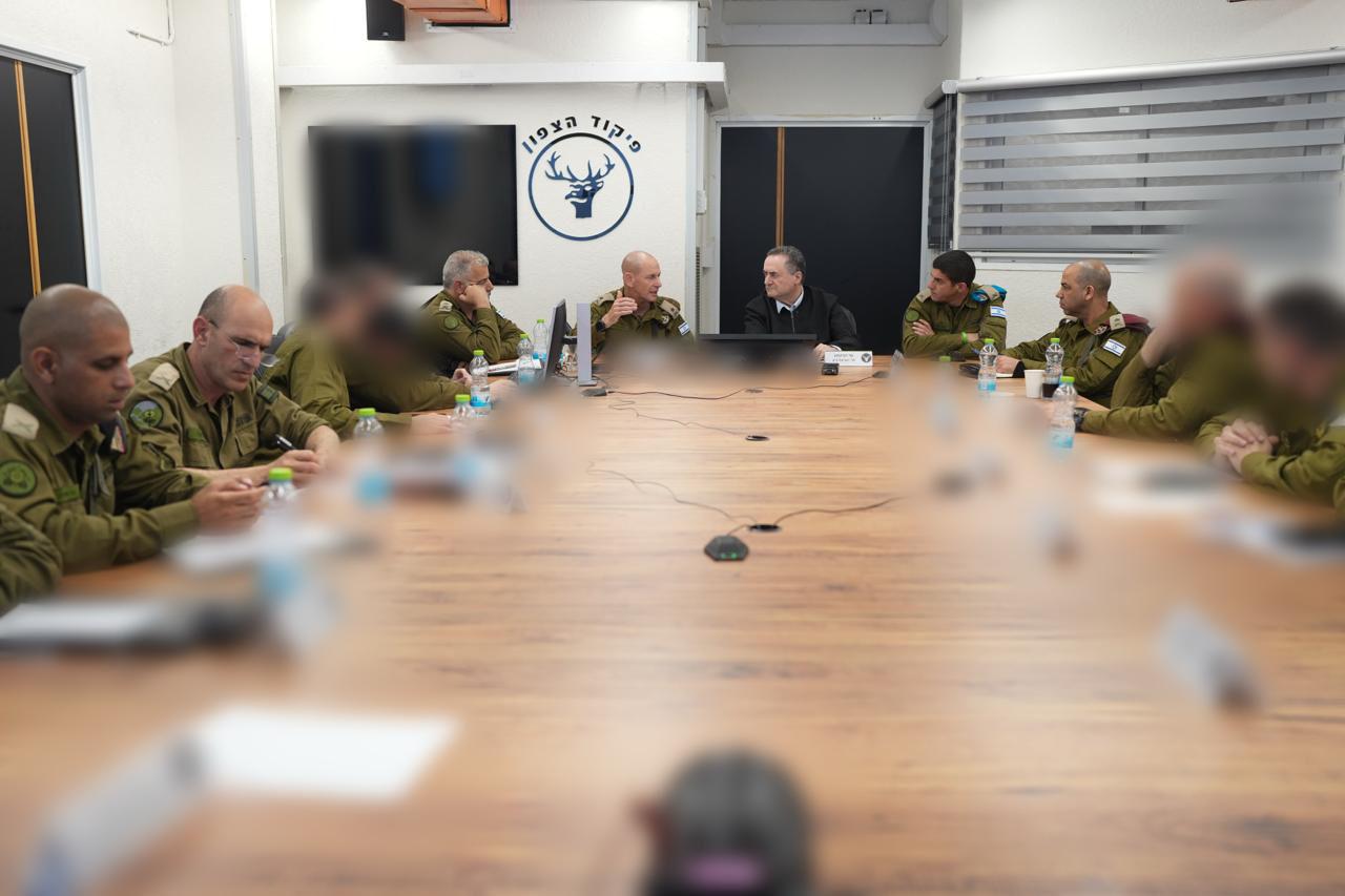 שר הביטחון, ישראל כ"ץ, בפיקוד צפון. צילום: דוברות