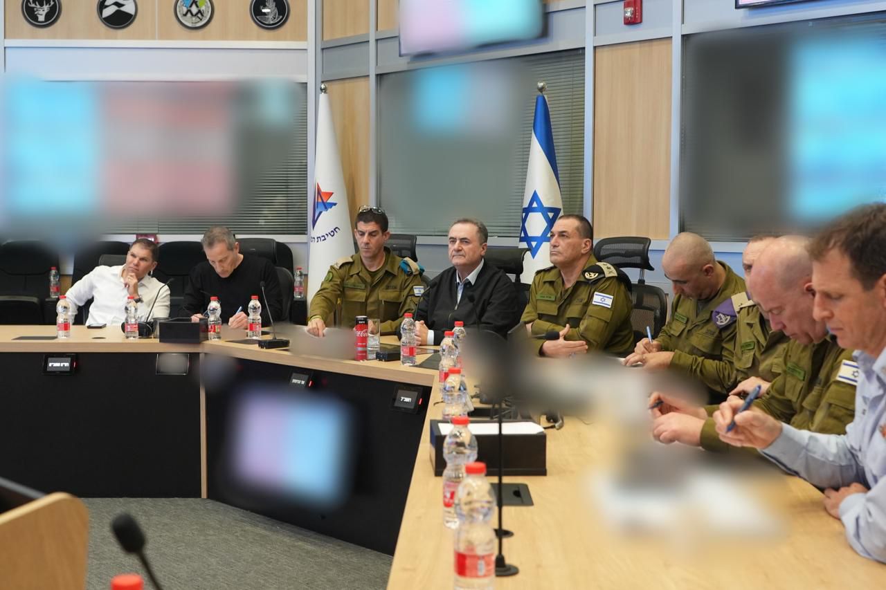 שר הביטחון, הרטמכ"ל וראשי מערכת הביטחון בישיבת הערכת מצב ואישור תוכניות