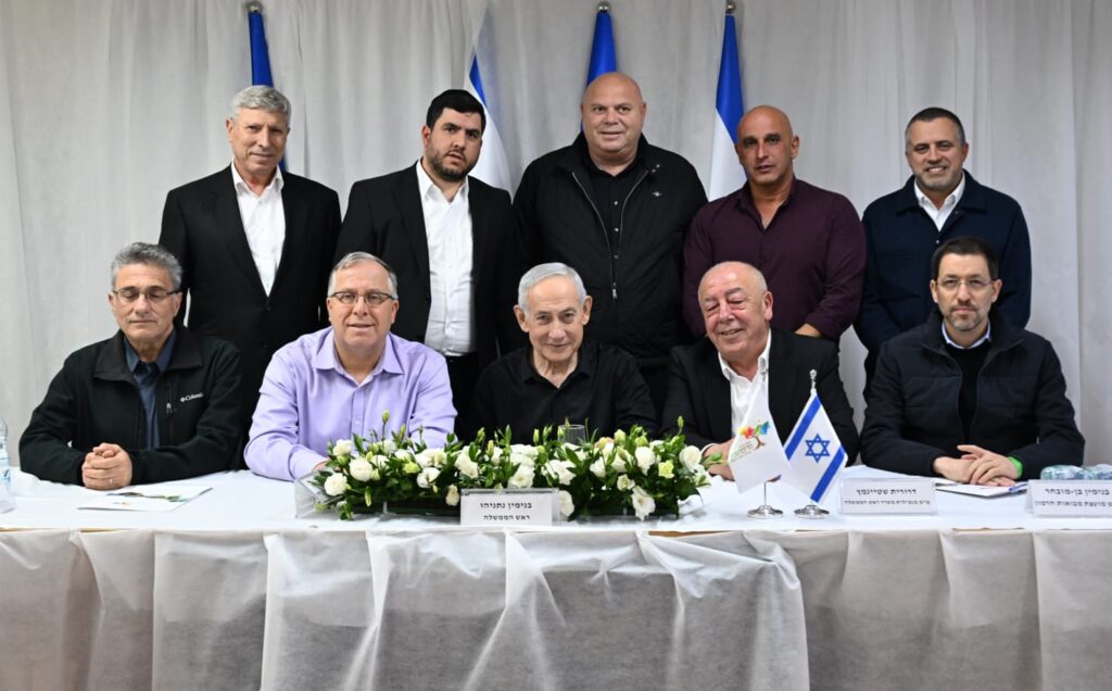 ראש הממשלה נתניהו עם ראשי רשויות קו העימות בצפון.