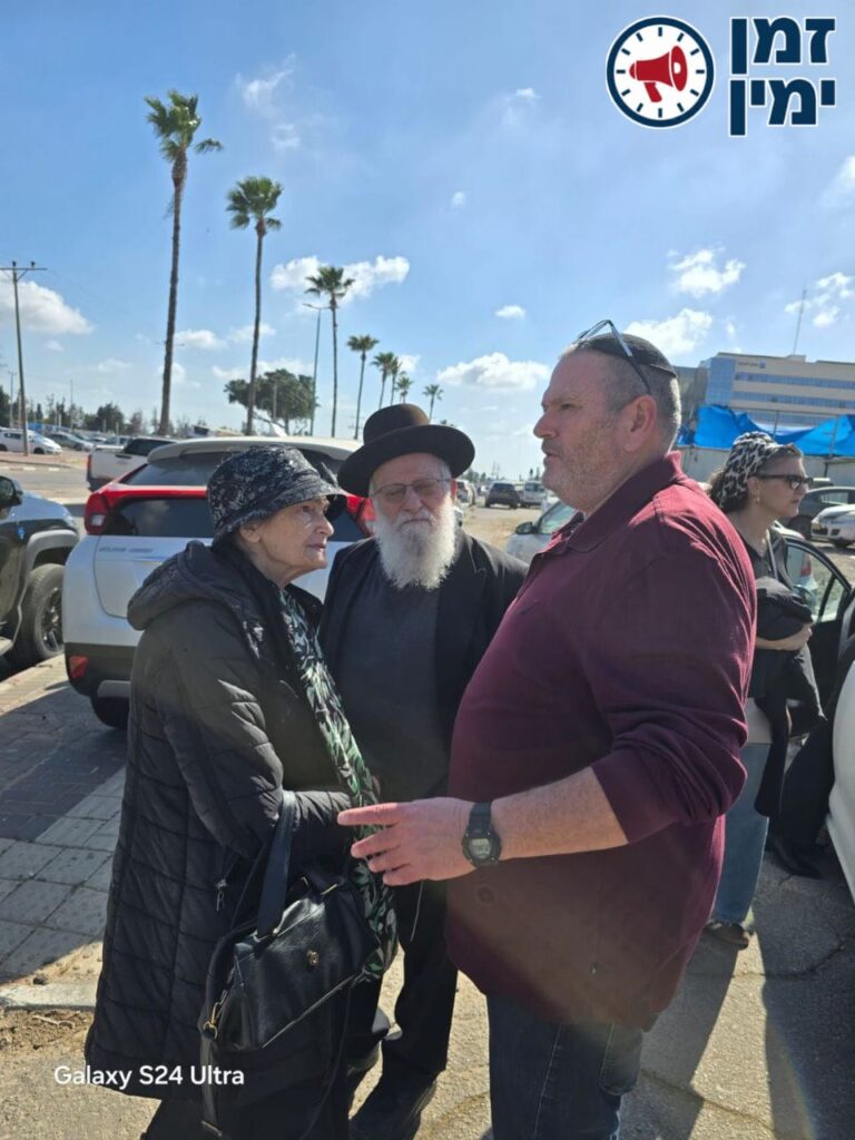 בצלאל זיני עם הוריו