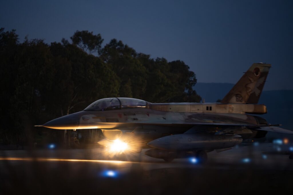 מטוס F16I בדרך לתקיפה במבצע שאגת הארי