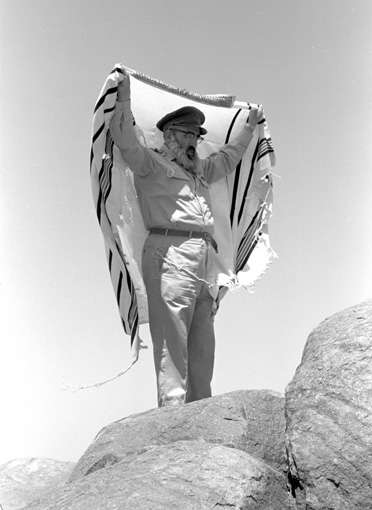 הרב שלמה גורן על הר סיני במלחמת ששת הימים.