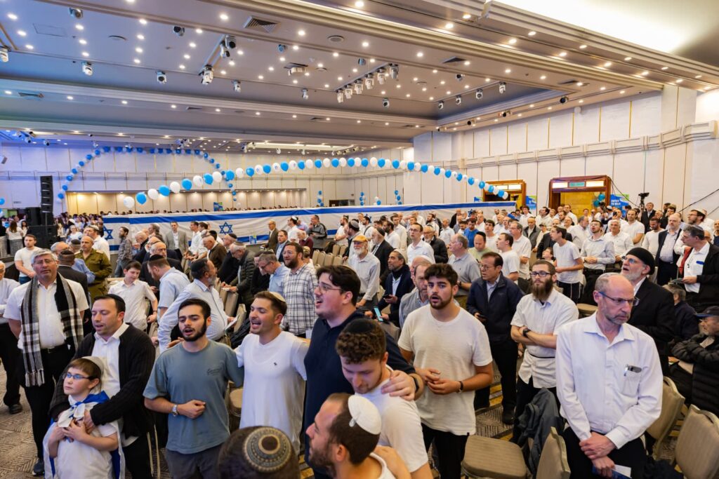 אלפי העולים בתפילת יום העצמאות