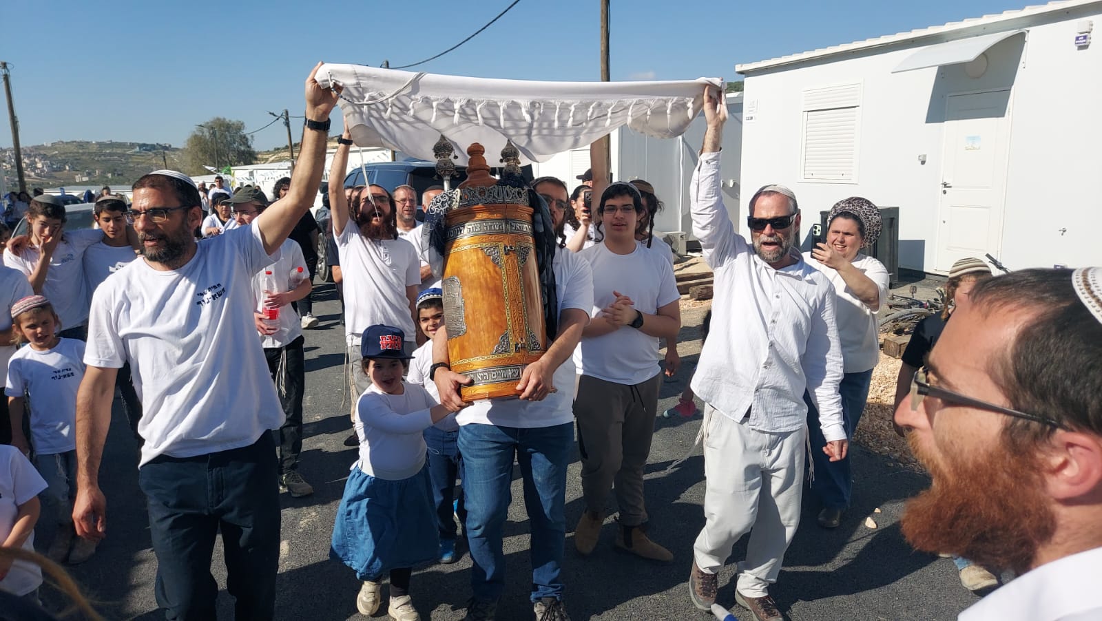 הבן בהכנסת ספר תורה