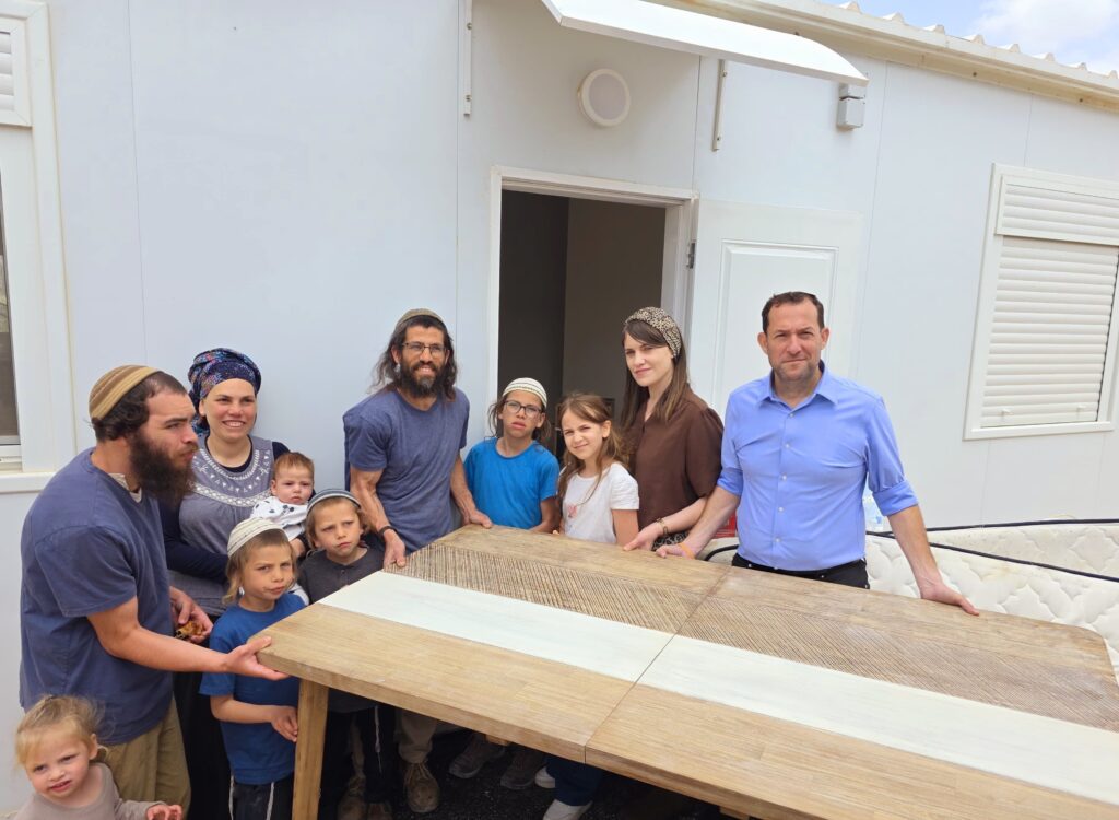 המשפחות הראשונות בשא-נור.