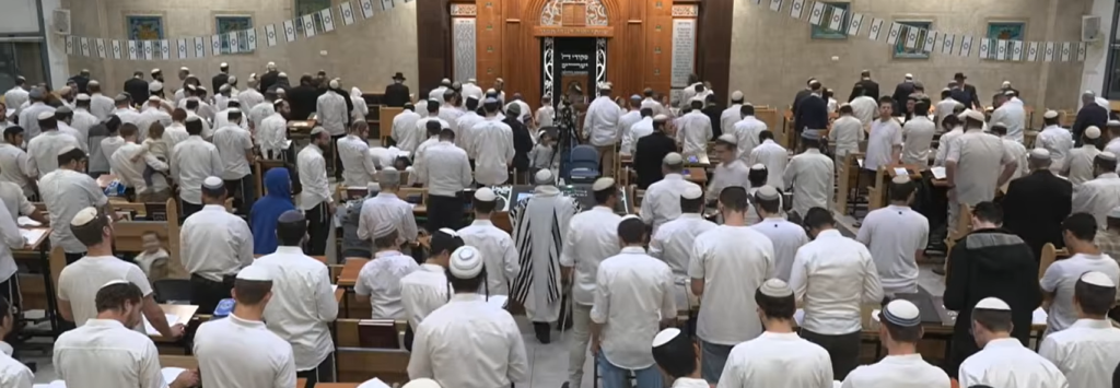 תפילת יום העצמאות בישיבת בית אל.