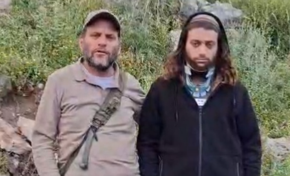 אביו ואחיו של יהודה שרמן הי"ד בזירת הפיגוע