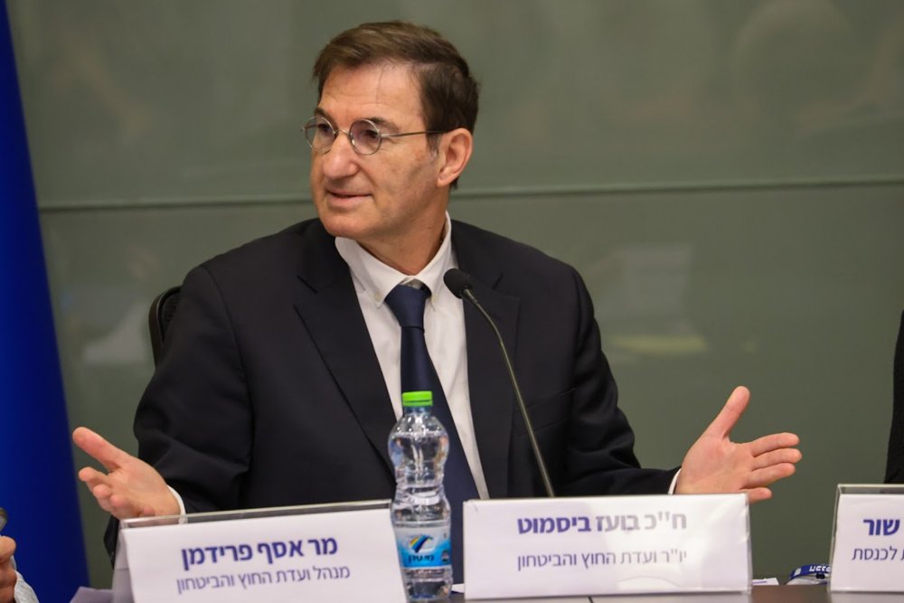 ח"כ בועז ביסמוט בדיון של ועדת החוץ והביטחון על חוק הגיוס.
