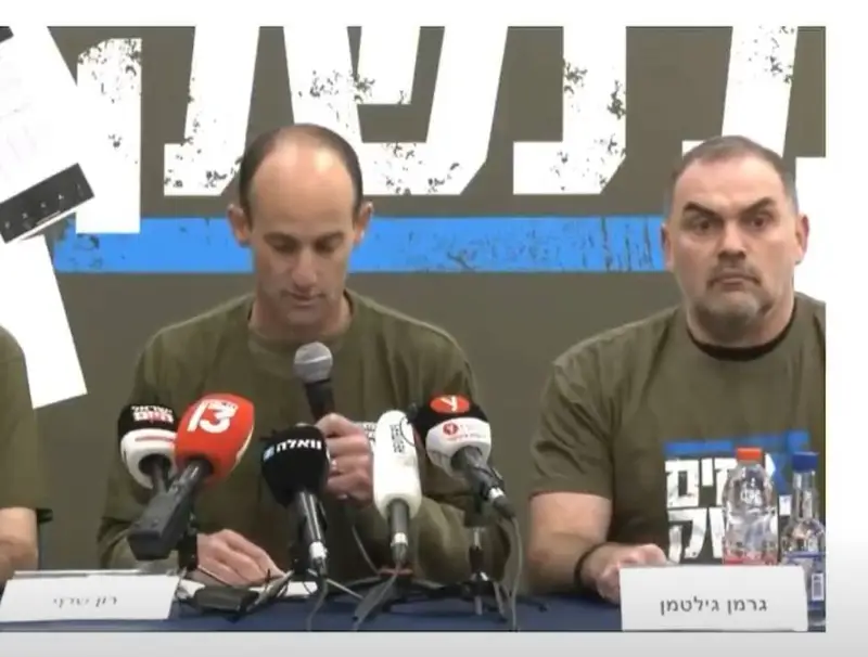אחים לנשק, צילום: רשתות חברתיות.