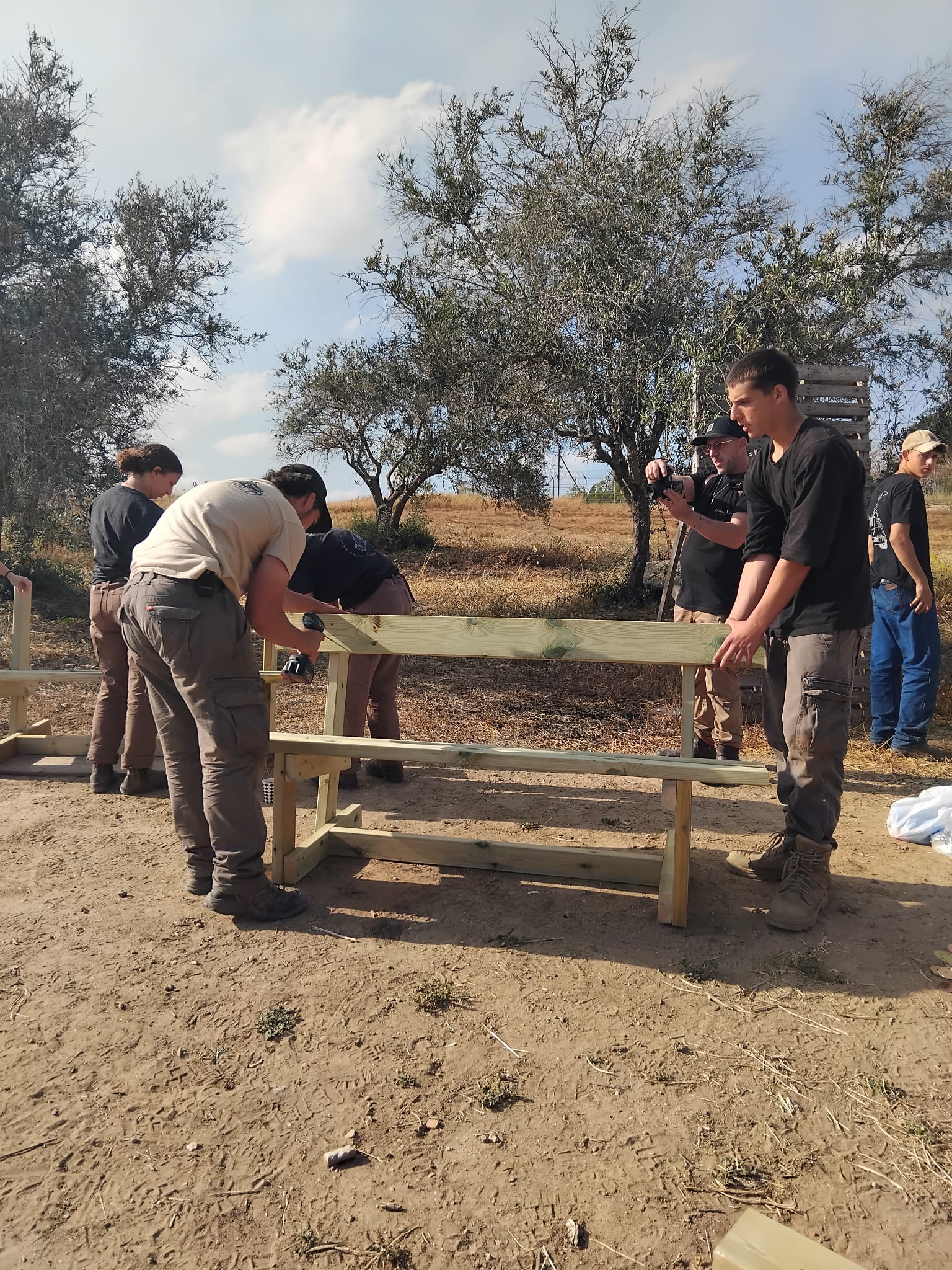 הקמת פינות ישיבת ע"י השומר החדש.