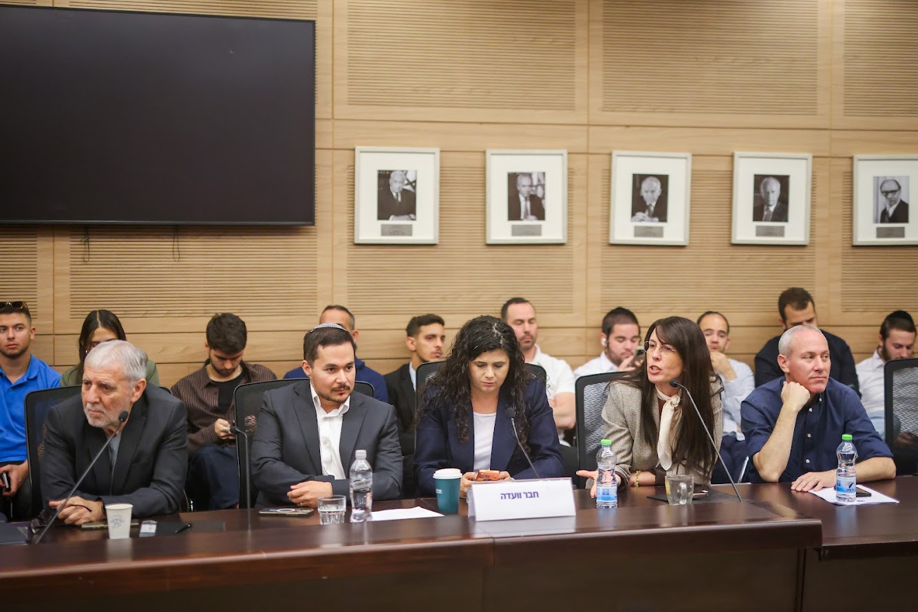 שרן השכל, דן אילוז, יעל בן משה בועדת חוץ וביטחון