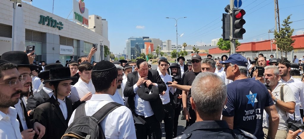שמאלנים בבני ברק
