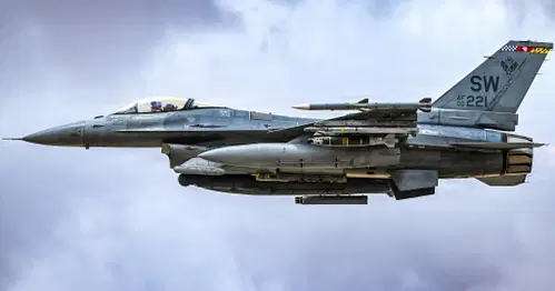 F-16 של חיל האוויר האמריקני בשמי המזרח התיכון.