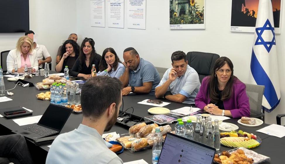 הישיבה בנוכחות שר התפוצות עמיחי שיקלי וראש מערך ההסברה הלאומי ציפי חוטובלי. 