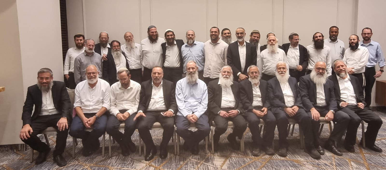הרבנים בכנס החירום