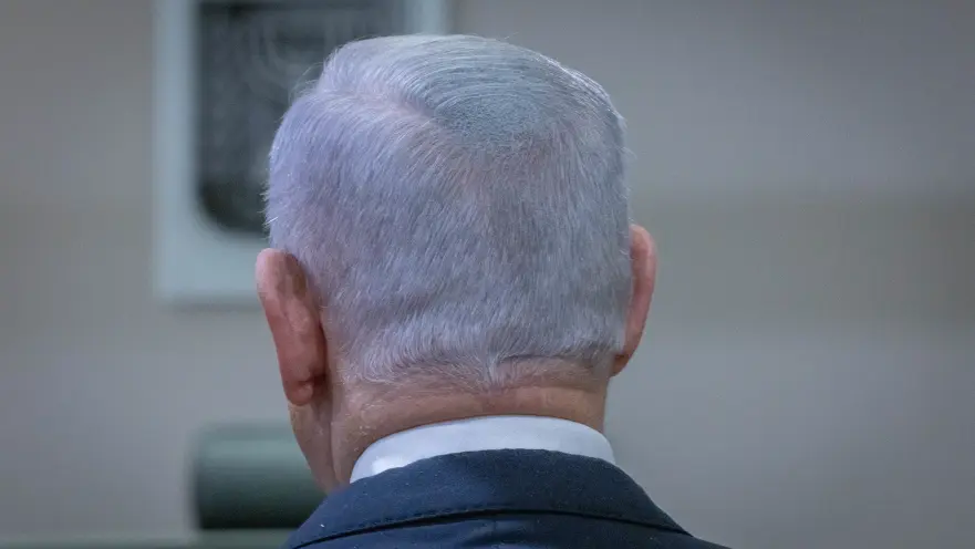 בנימין נתניהו מהגב.