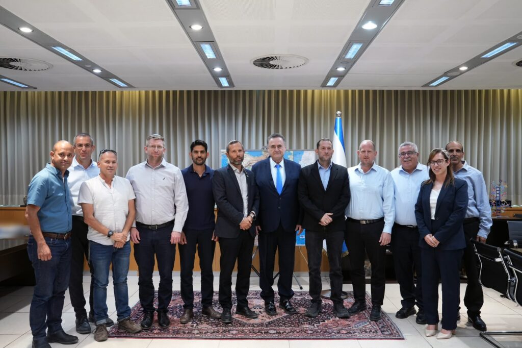 שר הביטחון עם ראשי הרשויות ביו"ש