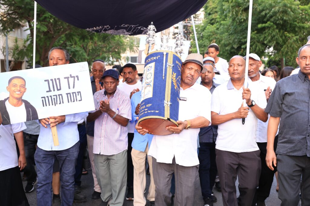 הכנסת ספר התורה לעילוי נשמת ימנו זלקה