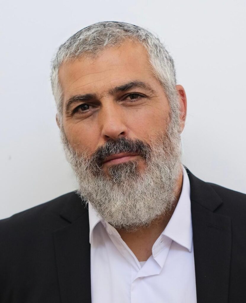 צבי יחזקאלי.