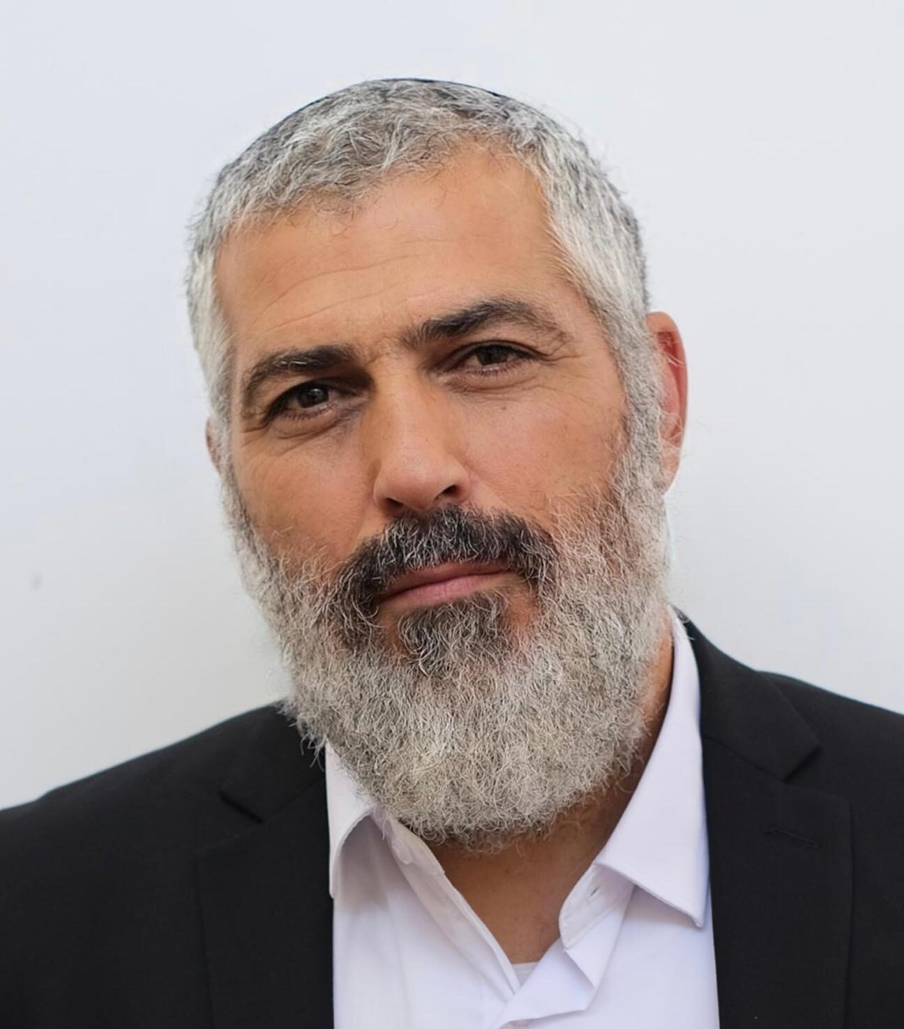 צבי יחזקאלי.