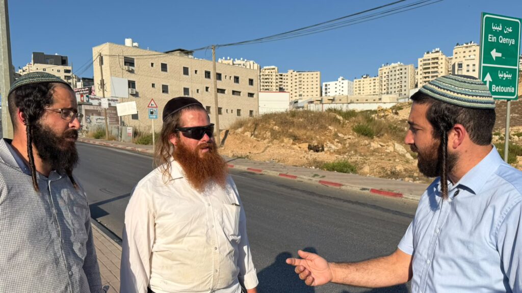 ח"כ צבי סוכות עם לוחם המילואים שנעצר על ידי הרשות הפלסטינית