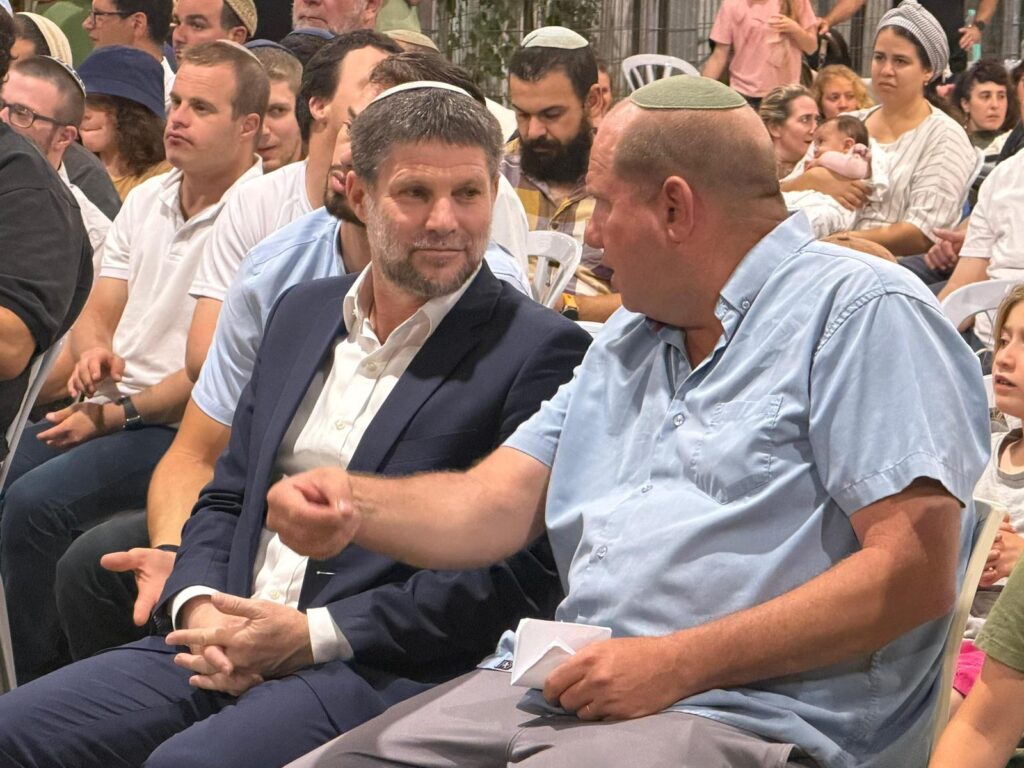 ראש מועצת גוש עציון ירון רוזנטל עם שר האוצר ויו"ר הציונות הדתית בצלאל סמוטריץ'